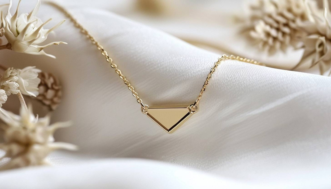 Exploration des tendances actuelles en bijoux minimalistes