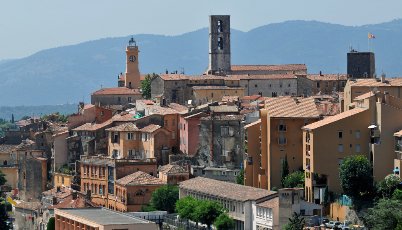 Créacire, grossiste en parfum de Grasse pour bougie : la référence des créateurs !